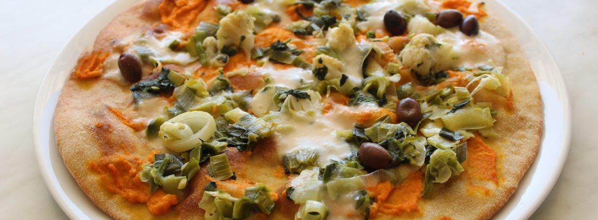 Pizza con lievito madre, crema di carote e crema di riso ai porri